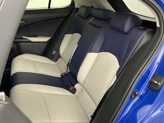 レクサス ＵＸ 250h バージョンC 道央・札幌 2019(平31)年 6.2万km セレスティアルブルーガラスフレーク ・4WD/・純正ナビ&BT&CD&SD&TV/・バックカメラ/・プリクラッシュセーフティ/・レーダークルーズコントロール/・レーントレーシングアシスト/・オートマチックハイビーム/・ロードサインアシスト/・リアクロストラフィックアラート/・パーキングサポートブレーキ/・レザーシート/・前席パワーシート/・前席シートヒーター/・ステアリングヒーター/・ドアミラーヒーター/・運転席シートメモリ/・EV　MODE/・社外前方ドライブレコーダー/・LEDヘッドライト/・オートライト/・ビルトインETC/・スマートキー/・スペアキー/・純正17インチAW