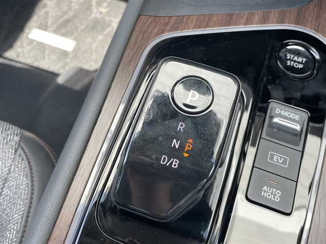 日産 オーラ G 千葉県 2022(令4)年 1.9万km オーロラフレアブルーパール ワンオーナー/純正ナビ/(USB/BT/HDMI/AppleCarplay/フルセグTV)/プロパイロット/レーダークルーズコントロール/BOSEサウンドシステム/全方位カメラ/置くだけ充電/ブラインドスポットモニター/レーンキープアシスト/ハンドル支援/駐車支援/デジタルインナーミラー/レザーシート/D/N席シートヒーター/ステアリングヒーター/ステアリングスイッチ/ビルトインETC2.0/純正ドアバイザー/純正フロアマット/オートマチックハイビーム/オートライト/取扱説明書/保証書/スペアキー×１