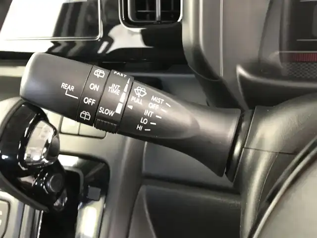 スズキ スペーシア カスタム HYBRID XS 愛知県 2024(令6)年 0.4万km ピュアホワイトP スズキセーフティサポート/　　・デュアルセンサーブレーキサポート/　　・車線維持支援機能/　　・車線逸脱抑制機能　　/　　・ふらつき警報機能/　　・アダプティブクルーズコントロール/　　・ハイビームアシスト/　　・全方位モニター/　　・ヘッドアップディスプレイ/メーカーオプション9インチナビ/　　・BT/フルセグ/革巻きステアリング/ステアリングリモコン/ステアリングヒーター/ハーフレザーシート/シートヒーター（前席）/シートバックテーブル/両側パワースライドドア/純正LEDヘッドライト/フォグランプ/純正15インチアルミホイール/取扱説明書/保証書