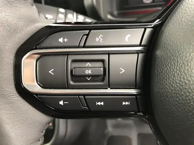 スズキ スペーシア カスタム HYBRID XS 愛知県 2024(令6)年 0.4万km ピュアホワイトP スズキセーフティサポート/　　・デュアルセンサーブレーキサポート/　　・車線維持支援機能/　　・車線逸脱抑制機能　　/　　・ふらつき警報機能/　　・アダプティブクルーズコントロール/　　・ハイビームアシスト/　　・全方位モニター/　　・ヘッドアップディスプレイ/メーカーオプション9インチナビ/　　・BT/フルセグ/革巻きステアリング/ステアリングリモコン/ステアリングヒーター/ハーフレザーシート/シートヒーター（前席）/シートバックテーブル/両側パワースライドドア/純正LEDヘッドライト/フォグランプ/純正15インチアルミホイール/取扱説明書/保証書