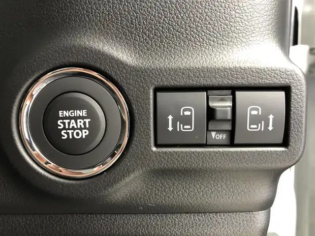 スズキ スペーシア カスタム HYBRID XS 愛知県 2024(令6)年 0.4万km ピュアホワイトP スズキセーフティサポート/　　・デュアルセンサーブレーキサポート/　　・車線維持支援機能/　　・車線逸脱抑制機能　　/　　・ふらつき警報機能/　　・アダプティブクルーズコントロール/　　・ハイビームアシスト/　　・全方位モニター/　　・ヘッドアップディスプレイ/メーカーオプション9インチナビ/　　・BT/フルセグ/革巻きステアリング/ステアリングリモコン/ステアリングヒーター/ハーフレザーシート/シートヒーター（前席）/シートバックテーブル/両側パワースライドドア/純正LEDヘッドライト/フォグランプ/純正15インチアルミホイール/取扱説明書/保証書