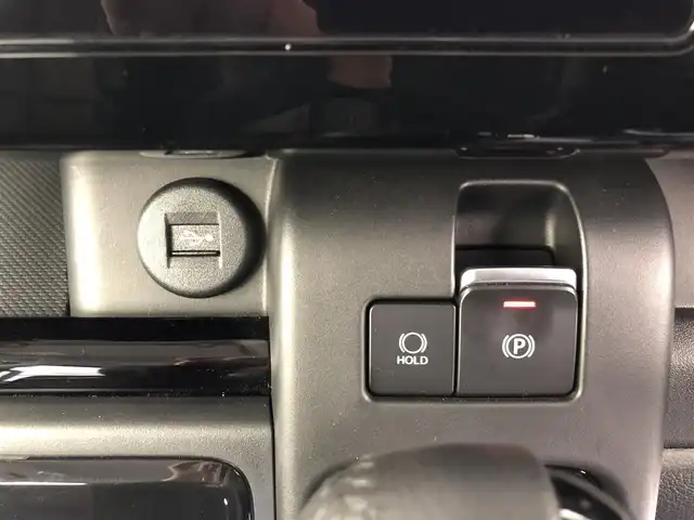 スズキ スペーシア カスタム HYBRID XS 愛知県 2024(令6)年 0.4万km ピュアホワイトP スズキセーフティサポート/　　・デュアルセンサーブレーキサポート/　　・車線維持支援機能/　　・車線逸脱抑制機能　　/　　・ふらつき警報機能/　　・アダプティブクルーズコントロール/　　・ハイビームアシスト/　　・全方位モニター/　　・ヘッドアップディスプレイ/メーカーオプション9インチナビ/　　・BT/フルセグ/革巻きステアリング/ステアリングリモコン/ステアリングヒーター/ハーフレザーシート/シートヒーター（前席）/シートバックテーブル/両側パワースライドドア/純正LEDヘッドライト/フォグランプ/純正15インチアルミホイール/取扱説明書/保証書