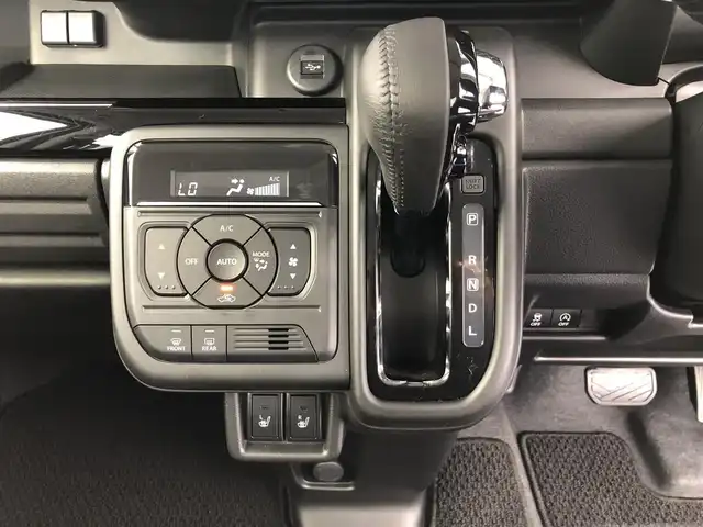 スズキ スペーシア カスタム HYBRID XS 愛知県 2024(令6)年 0.4万km ピュアホワイトP スズキセーフティサポート/　　・デュアルセンサーブレーキサポート/　　・車線維持支援機能/　　・車線逸脱抑制機能　　/　　・ふらつき警報機能/　　・アダプティブクルーズコントロール/　　・ハイビームアシスト/　　・全方位モニター/　　・ヘッドアップディスプレイ/メーカーオプション9インチナビ/　　・BT/フルセグ/革巻きステアリング/ステアリングリモコン/ステアリングヒーター/ハーフレザーシート/シートヒーター（前席）/シートバックテーブル/両側パワースライドドア/純正LEDヘッドライト/フォグランプ/純正15インチアルミホイール/取扱説明書/保証書
