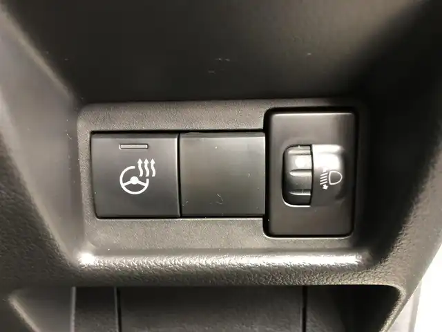 スズキ スペーシア カスタム HYBRID XS 愛知県 2024(令6)年 0.4万km ピュアホワイトP スズキセーフティサポート/　　・デュアルセンサーブレーキサポート/　　・車線維持支援機能/　　・車線逸脱抑制機能　　/　　・ふらつき警報機能/　　・アダプティブクルーズコントロール/　　・ハイビームアシスト/　　・全方位モニター/　　・ヘッドアップディスプレイ/メーカーオプション9インチナビ/　　・BT/フルセグ/革巻きステアリング/ステアリングリモコン/ステアリングヒーター/ハーフレザーシート/シートヒーター（前席）/シートバックテーブル/両側パワースライドドア/純正LEDヘッドライト/フォグランプ/純正15インチアルミホイール/取扱説明書/保証書