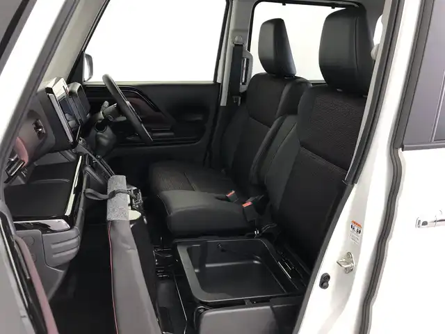 スズキ スペーシア カスタム HYBRID XS 愛知県 2024(令6)年 0.4万km ピュアホワイトP スズキセーフティサポート/　　・デュアルセンサーブレーキサポート/　　・車線維持支援機能/　　・車線逸脱抑制機能　　/　　・ふらつき警報機能/　　・アダプティブクルーズコントロール/　　・ハイビームアシスト/　　・全方位モニター/　　・ヘッドアップディスプレイ/メーカーオプション9インチナビ/　　・BT/フルセグ/革巻きステアリング/ステアリングリモコン/ステアリングヒーター/ハーフレザーシート/シートヒーター（前席）/シートバックテーブル/両側パワースライドドア/純正LEDヘッドライト/フォグランプ/純正15インチアルミホイール/取扱説明書/保証書
