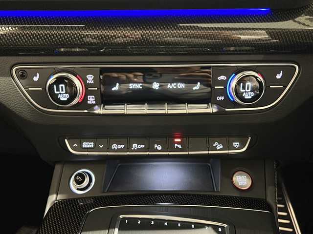 アウディ ＳＱ５ 新潟県 2019(令1)年 4.3万km ミトスブラックメタリック スペシャルオプション /・バーチャルコックピット/・プライバシーガラス /・Bang & Olufsen 3D アドバンストサウンドシステム /・アダプティブスポーツエアサスペンション /・ファインナッパレザーダイヤモンドステッチ /・カラードブレーキキャリパーレッド/・シートヒーター（フロント/リヤ）/MMI ナビゲーション/アダプティブクルーズコントロール/アクティブレーンアシスト/トラフィックジャムアシスト/ストップ&ゴー/ターンアシスト/アウディプレセンス シティ/アウディプレセンス リヤ/アウディプレセンス ベーシック/アウディサイドアシスト/エグジットワーニング/リヤクロストラフィックアシスト/アウディホールドアシスト/パークアシスト/サラウンドビューカメラ/マトリクスLED ヘッドライト（ダイナミックターンインディケーター） LEDリヤコンビネーションライト（ダイナミックターンインディケーター）/ヘッドライトウォッシャー/エクステリアミラーハウジング アルミニウム/オートマチックテールゲート/スペアキー/ETC2.0