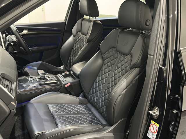 アウディ ＳＱ５ 新潟県 2019(令1)年 4.3万km ミトスブラックメタリック スペシャルオプション /・バーチャルコックピット/・プライバシーガラス /・Bang & Olufsen 3D アドバンストサウンドシステム /・アダプティブスポーツエアサスペンション /・ファインナッパレザーダイヤモンドステッチ /・カラードブレーキキャリパーレッド/・シートヒーター（フロント/リヤ）/MMI ナビゲーション/アダプティブクルーズコントロール/アクティブレーンアシスト/トラフィックジャムアシスト/ストップ&ゴー/ターンアシスト/アウディプレセンス シティ/アウディプレセンス リヤ/アウディプレセンス ベーシック/アウディサイドアシスト/エグジットワーニング/リヤクロストラフィックアシスト/アウディホールドアシスト/パークアシスト/サラウンドビューカメラ/マトリクスLED ヘッドライト（ダイナミックターンインディケーター） LEDリヤコンビネーションライト（ダイナミックターンインディケーター）/ヘッドライトウォッシャー/エクステリアミラーハウジング アルミニウム/オートマチックテールゲート/スペアキー/ETC2.0