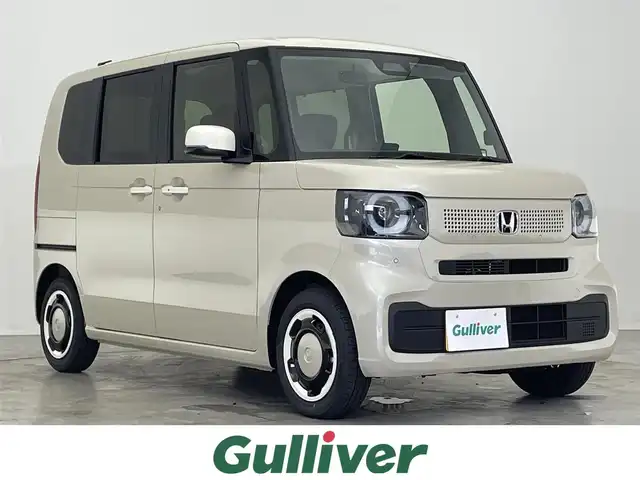 ホンダ Ｎ ＢＯＸ ファッションスタイル 滋賀県 2025(令7)年 0.1千km プレミアムアイボリーパールⅡ 届出済未使用車/純正9インチナビ/【Bluetooth/CD/DVD/フルセグTV/Apple CarPlay/Android Auto】/ホンダセンシング/・衝突軽減ブレーキ（CMBS）/・先行車発進お知らせ機能/・歩行者事故低減ステアリング/・路外逸脱抑制機能/・標識認識機能/・渋滞追従機能付アダプティブクルーズコントロール/・車線維持支援システム（LKAS）/・誤発進抑制機能/・後方誤発進抑制機能/・近距離衝突軽減ブレーキ/・急アクセル抑制機能/・パーキングセンサーシステム/・オートマチックハイビーム/両側パワースライドドア/バックカメラ/LEDヘッドライト/電動パーキングブレーキ/オートブレーキホールド/プッシュスタート/スマートキー/ステアリングリモコン