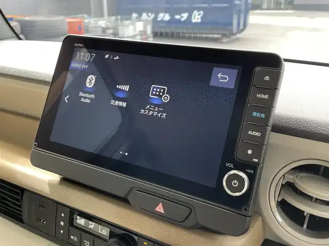 ホンダ Ｎ ＢＯＸ ファッションスタイル 滋賀県 2025(令7)年 0.1千km プレミアムアイボリーパールⅡ 届出済未使用車/純正9インチナビ/【Bluetooth/CD/DVD/フルセグTV/Apple CarPlay/Android Auto】/ホンダセンシング/・衝突軽減ブレーキ（CMBS）/・先行車発進お知らせ機能/・歩行者事故低減ステアリング/・路外逸脱抑制機能/・標識認識機能/・渋滞追従機能付アダプティブクルーズコントロール/・車線維持支援システム（LKAS）/・誤発進抑制機能/・後方誤発進抑制機能/・近距離衝突軽減ブレーキ/・急アクセル抑制機能/・パーキングセンサーシステム/・オートマチックハイビーム/両側パワースライドドア/バックカメラ/LEDヘッドライト/電動パーキングブレーキ/オートブレーキホールド/プッシュスタート/スマートキー/ステアリングリモコン