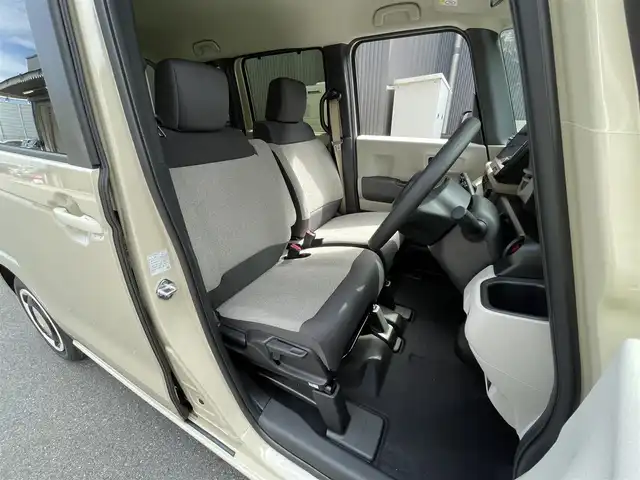 ホンダ Ｎ ＢＯＸ ファッションスタイル 滋賀県 2025(令7)年 0.1千km プレミアムアイボリーパールⅡ 届出済未使用車/純正9インチナビ/【Bluetooth/CD/DVD/フルセグTV/Apple CarPlay/Android Auto】/ホンダセンシング/・衝突軽減ブレーキ（CMBS）/・先行車発進お知らせ機能/・歩行者事故低減ステアリング/・路外逸脱抑制機能/・標識認識機能/・渋滞追従機能付アダプティブクルーズコントロール/・車線維持支援システム（LKAS）/・誤発進抑制機能/・後方誤発進抑制機能/・近距離衝突軽減ブレーキ/・急アクセル抑制機能/・パーキングセンサーシステム/・オートマチックハイビーム/両側パワースライドドア/バックカメラ/LEDヘッドライト/電動パーキングブレーキ/オートブレーキホールド/プッシュスタート/スマートキー/ステアリングリモコン