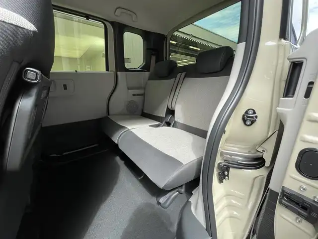 ホンダ Ｎ ＢＯＸ ファッションスタイル 滋賀県 2025(令7)年 0.1千km プレミアムアイボリーパールⅡ 届出済未使用車/純正9インチナビ/【Bluetooth/CD/DVD/フルセグTV/Apple CarPlay/Android Auto】/ホンダセンシング/・衝突軽減ブレーキ（CMBS）/・先行車発進お知らせ機能/・歩行者事故低減ステアリング/・路外逸脱抑制機能/・標識認識機能/・渋滞追従機能付アダプティブクルーズコントロール/・車線維持支援システム（LKAS）/・誤発進抑制機能/・後方誤発進抑制機能/・近距離衝突軽減ブレーキ/・急アクセル抑制機能/・パーキングセンサーシステム/・オートマチックハイビーム/両側パワースライドドア/バックカメラ/LEDヘッドライト/電動パーキングブレーキ/オートブレーキホールド/プッシュスタート/スマートキー/ステアリングリモコン