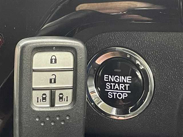 ホンダ ステップワゴン スパーダ ホンダセンシング 茨城県 2016(平28)年 7万km ホワイトオーキッドパール 純正9インチプレミアムインターナビ/ワンセグ/CD/DVD/Bluetooth/AM/FM/ホンダセンシング/・衝突軽減ブレーキ/・アダプティブ・クルーズ・コントロール/・車線維持支援システム/・路外逸脱抑制機能/・誤発進抑制機能/・先行車発進お知らせ機能/・標識認識機能/エアロ(フロント/サイド)/バックカメラ/フリップダウンモニター/LEDヘッドライト/オートライト/Clazziシートカバー