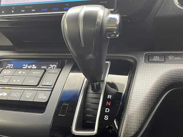 ホンダ ステップワゴン スパーダ ホンダセンシング 茨城県 2016(平28)年 7万km ホワイトオーキッドパール 純正9インチプレミアムインターナビ/ワンセグ/CD/DVD/Bluetooth/AM/FM/ホンダセンシング/・衝突軽減ブレーキ/・アダプティブ・クルーズ・コントロール/・車線維持支援システム/・路外逸脱抑制機能/・誤発進抑制機能/・先行車発進お知らせ機能/・標識認識機能/エアロ(フロント/サイド)/バックカメラ/フリップダウンモニター/LEDヘッドライト/オートライト/Clazziシートカバー