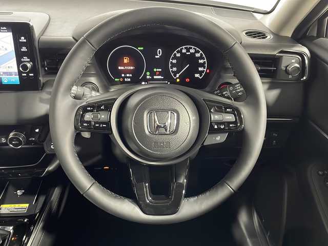 ホンダ ヴェゼル ハイブリッド e:HEV Z 広島県 2025(令7)年 0.1千km プラチナホワイトパール 登録済未使用車（5km）/9型Honda CONNECTディスプレイ/パワーテールゲート/ハーフレザーシート/シートヒーター/ステアリングヒーター/ホンダセンシング/・衝突軽減ブレーキ/・誤発進抑制機能/・レーンキープアシスト/・パーキングセンサー/・アダプティブクルーズコントロール/・アダプティブドライビングビーム/・ブラインドスポットインフォメーション/バックカメラ/減速セレクター/ヒルディセントコントロール/電動パーキングブレーキ/オートブレーキホールド/LEDヘッドランプ/オートライト/ETC2.0/ワイヤレス充電/USB入力端子