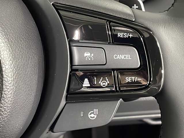 ホンダ ヴェゼル ハイブリッド e:HEV Z 広島県 2025(令7)年 0.1千km プラチナホワイトパール 登録済未使用車（5km）/9型Honda CONNECTディスプレイ/パワーテールゲート/ハーフレザーシート/シートヒーター/ステアリングヒーター/ホンダセンシング/・衝突軽減ブレーキ/・誤発進抑制機能/・レーンキープアシスト/・パーキングセンサー/・アダプティブクルーズコントロール/・アダプティブドライビングビーム/・ブラインドスポットインフォメーション/バックカメラ/減速セレクター/ヒルディセントコントロール/電動パーキングブレーキ/オートブレーキホールド/LEDヘッドランプ/オートライト/ETC2.0/ワイヤレス充電/USB入力端子