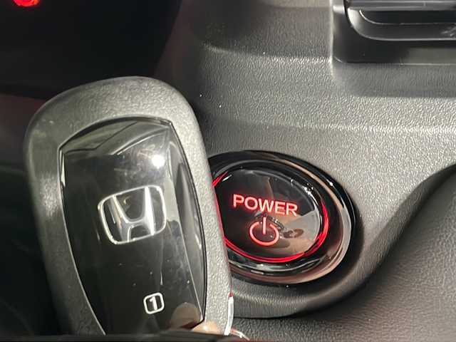 ホンダ ヴェゼル ハイブリッド e:HEV Z 広島県 2025(令7)年 0.1千km プラチナホワイトパール 登録済未使用車（5km）/9型Honda CONNECTディスプレイ/パワーテールゲート/ハーフレザーシート/シートヒーター/ステアリングヒーター/ホンダセンシング/・衝突軽減ブレーキ/・誤発進抑制機能/・レーンキープアシスト/・パーキングセンサー/・アダプティブクルーズコントロール/・アダプティブドライビングビーム/・ブラインドスポットインフォメーション/バックカメラ/減速セレクター/ヒルディセントコントロール/電動パーキングブレーキ/オートブレーキホールド/LEDヘッドランプ/オートライト/ETC2.0/ワイヤレス充電/USB入力端子