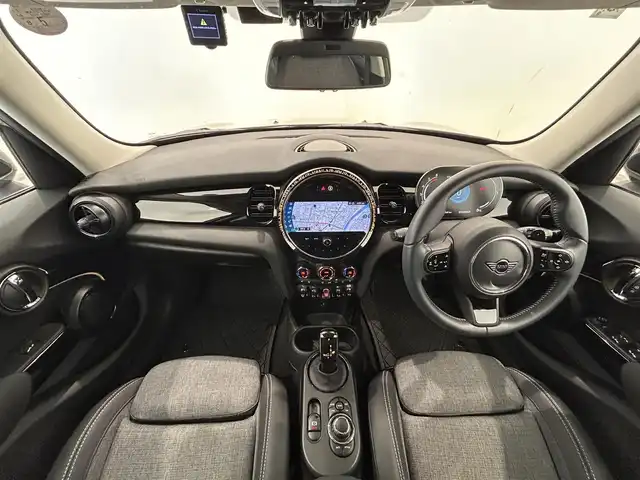 ＭＩＮＩ ミニ クーパー SD 熊本県 2022(令4)年 4.8万km グレーⅡ ハーフレザーシート/シートヒーター/純正HDDナビ/Bluetooth/USB/CarPlay/バックカメラ/コーナーセンサー（PDC）/パーキングアシスト/アダプティブクルーズコントロール/インテリジェントセーフティー/前後ドライブレコーダー/ETC2.0/LEDヘッドライト/ユニオンジャックテールライト/パドルシフト/アンビエントライト/【クーパーSD ・ ルーフトップグレー】