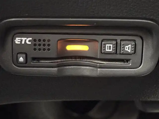 ホンダ ヴェゼル ハイブリッド RS ホンダセンシング 福岡県 2016(平28)年 6.3万km ホワイトオーキッドパール 純正ナビ（フルセグＴＶ）　/バックカメラ　/ホンダセンシング　/ＲＦＰ　/車両接近通報装置　/フロントガラス熱線　/エコモード　/横滑り防止　/ＥＴＣ　/ドラレコ　/純正１８インチアルミホイール　/純正フロアマット　/ＬＥＤ