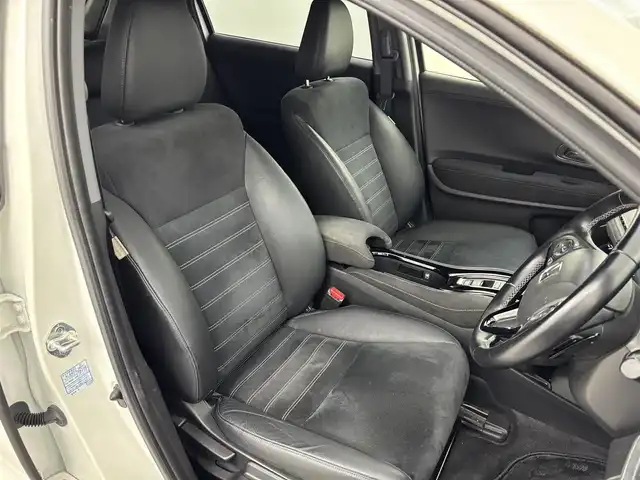 ホンダ ヴェゼル ハイブリッド RS ホンダセンシング 福岡県 2016(平28)年 6.3万km ホワイトオーキッドパール 純正ナビ（フルセグＴＶ）　/バックカメラ　/ホンダセンシング　/ＲＦＰ　/車両接近通報装置　/フロントガラス熱線　/エコモード　/横滑り防止　/ＥＴＣ　/ドラレコ　/純正１８インチアルミホイール　/純正フロアマット　/ＬＥＤ