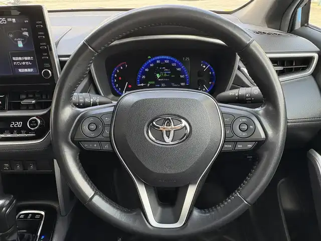 トヨタ カローラ クロス ハイブリッド Z 三重県 2022(令4)年 5.5万km セメントグレーメタリック ♪ワンオーナー /ガラスルーフ/プリクラッシュセーフティ/レーントレーシングアシスト/ブラインドスポットモニター/リヤクロストラフィックアラート/パーキングサポートブレーキ/ロードサインアシスト/レーダークルーズコントロール/オートマチックハイビーム/オートブレーキホールド/パワーバックドア/パワーシート /前席シートヒーター/ハーフレザーシート/スマートキー×2/プッシュスタート/純正ディスプレイオーディオ/・USB・Bluetoothオーディオ/・Apple Car Play/・Android Auto/・パノラミックビューモニター/・バック/サイド/フロントカメラ/前後ドライブレコーダー/AC100V/ルーフレール/純正18インチAW/LEDヘッドライト/LEDフォグライト/オートライト/ウィンカーミラー/オートリトラクタブルミラー/革巻ステアリング/ステアリングスイッチ/プライバシーガラス/フロアマット/ビルトインETC/サイド/カーテン/ニーエアバック
