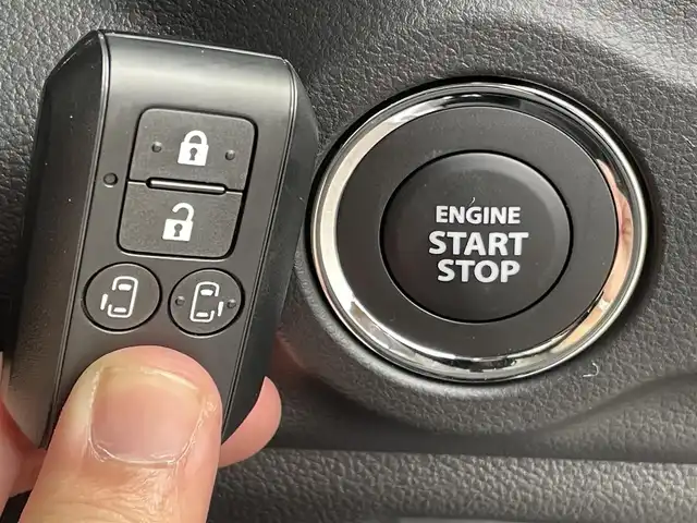 スズキ スペーシア ギア HYBRID XZターボ 東京都 2024(令6)年 0.1千km モスグレーメタリック 届出済未使用車/純正9インチナビ/フルセグ/全方位モニター/両側パワースライドドア/シートヒーター/ステアリングヒーター/アイドリングストップ/パドルシフト/コーナーセンサー/ヘッドアップディスプレイ/アダプティブクルーズコントロール/デュアルセンサーブレーキサポート/レーンキープアシスト/LEDヘッドライト/スマートキー