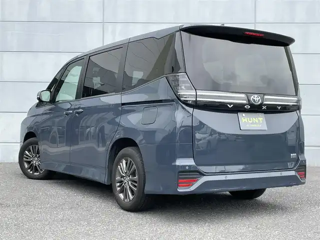 トヨタ ヴォクシー ハイブリッド S－G 千葉県 2022(令4)年 2.8万km マッシブグレー トヨタセーフティセンス/・衝突軽減ブレーキ/レーンキープアシスト/・レーダークルーズコントロール/オートハイビーム/・クリアランスソナー/ディスプレイオーディオプラス/・フルセグ/DVD/CD/BT/HDMI/USB/カープレイ/バックカメラ/ステアリングスイッチ/片側パワースライドドア/ETC2.0/電動パーキングブレーキ/ブレーキホールド/LEDヘッドライト/オートライト/スマートキー/プッシュスタート/純正フロアマット/純正16インチAW
