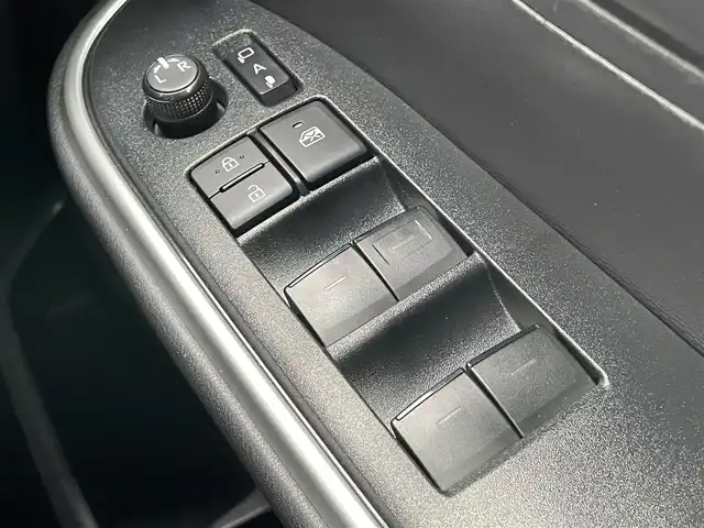 トヨタ ヴォクシー ハイブリッド S－G 千葉県 2022(令4)年 2.8万km マッシブグレー トヨタセーフティセンス/・衝突軽減ブレーキ/レーンキープアシスト/・レーダークルーズコントロール/オートハイビーム/・クリアランスソナー/ディスプレイオーディオプラス/・フルセグ/DVD/CD/BT/HDMI/USB/カープレイ/バックカメラ/ステアリングスイッチ/片側パワースライドドア/ETC2.0/電動パーキングブレーキ/ブレーキホールド/LEDヘッドライト/オートライト/スマートキー/プッシュスタート/純正フロアマット/純正16インチAW