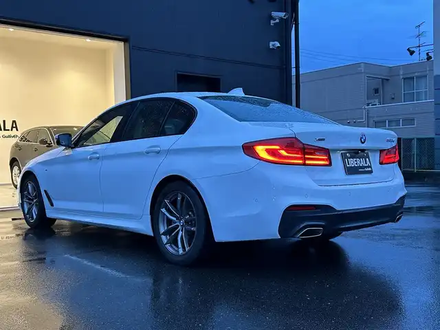 ＢＭＷ ５２３ｄ xDrive Mスピリット 岐阜県 2020(令2)年 3.7万km アルピンホワイトⅢ ドライビングアシストプラス/　アクティブクルーズコントロール/　ステアリングレーンコントロールアシスト/　レーンディパーチャーウォーニング/　レーンチェンジウォーニング/　アクティブサイドコリジョンプロテクション/　前車接近警告機能/　衝突回避被害軽減ブレーキ　事故回避ステアリング付/　後車衝突警告機能/　クロストラフィックウォーニング　フロント&リヤ/パーキングアシストプラス/　パークディスタンスコントロール/　パーキングアシスト/　トップビュー3Dビュー/　サイドビューカメラ/　リヤビューカメラ/BMWヘッドアップディスプレイ/LEDヘッドライト/電動フロントシート運転席メモリー機能付