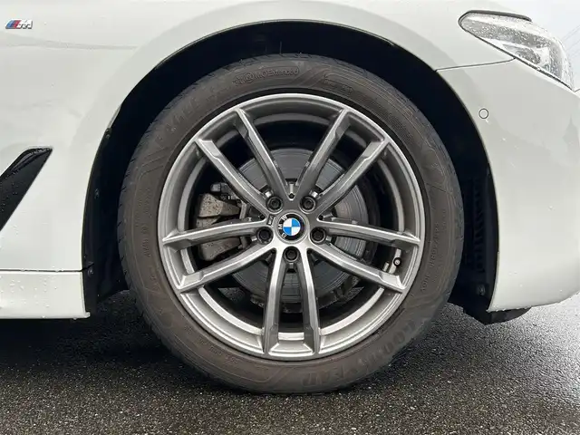 ＢＭＷ ５２３ｄ xDrive Mスピリット 岐阜県 2020(令2)年 3.7万km アルピンホワイトⅢ ドライビングアシストプラス/　アクティブクルーズコントロール/　ステアリングレーンコントロールアシスト/　レーンディパーチャーウォーニング/　レーンチェンジウォーニング/　アクティブサイドコリジョンプロテクション/　前車接近警告機能/　衝突回避被害軽減ブレーキ　事故回避ステアリング付/　後車衝突警告機能/　クロストラフィックウォーニング　フロント&リヤ/パーキングアシストプラス/　パークディスタンスコントロール/　パーキングアシスト/　トップビュー3Dビュー/　サイドビューカメラ/　リヤビューカメラ/BMWヘッドアップディスプレイ/LEDヘッドライト/電動フロントシート運転席メモリー機能付