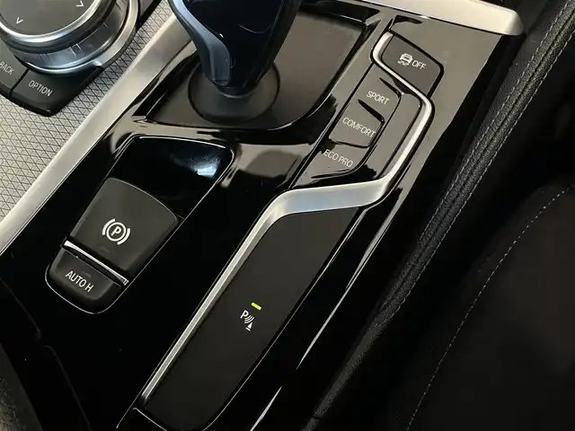 ＢＭＷ ５２３ｄ xDrive Mスピリット 岐阜県 2020(令2)年 3.7万km アルピンホワイトⅢ ドライビングアシストプラス/　アクティブクルーズコントロール/　ステアリングレーンコントロールアシスト/　レーンディパーチャーウォーニング/　レーンチェンジウォーニング/　アクティブサイドコリジョンプロテクション/　前車接近警告機能/　衝突回避被害軽減ブレーキ　事故回避ステアリング付/　後車衝突警告機能/　クロストラフィックウォーニング　フロント&リヤ/パーキングアシストプラス/　パークディスタンスコントロール/　パーキングアシスト/　トップビュー3Dビュー/　サイドビューカメラ/　リヤビューカメラ/BMWヘッドアップディスプレイ/LEDヘッドライト/電動フロントシート運転席メモリー機能付