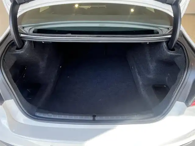 ＢＭＷ ５２３ｄ xDrive Mスピリット 岐阜県 2020(令2)年 3.7万km アルピンホワイトⅢ ドライビングアシストプラス/　アクティブクルーズコントロール/　ステアリングレーンコントロールアシスト/　レーンディパーチャーウォーニング/　レーンチェンジウォーニング/　アクティブサイドコリジョンプロテクション/　前車接近警告機能/　衝突回避被害軽減ブレーキ　事故回避ステアリング付/　後車衝突警告機能/　クロストラフィックウォーニング　フロント&リヤ/パーキングアシストプラス/　パークディスタンスコントロール/　パーキングアシスト/　トップビュー3Dビュー/　サイドビューカメラ/　リヤビューカメラ/BMWヘッドアップディスプレイ/LEDヘッドライト/電動フロントシート運転席メモリー機能付