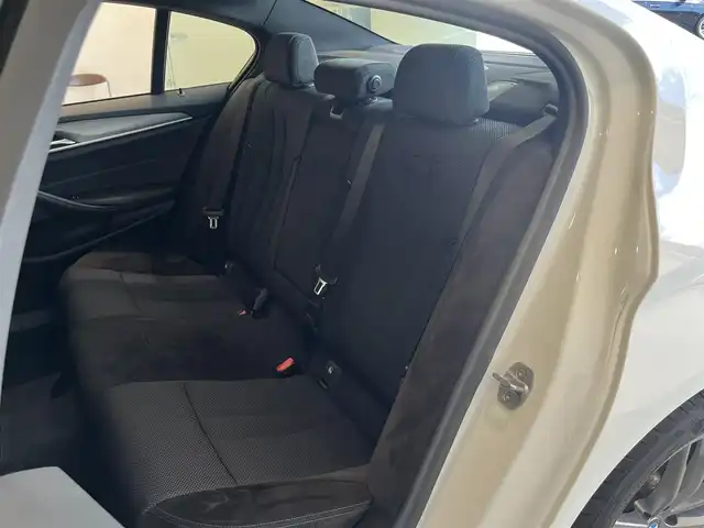 ＢＭＷ ５２３ｄ xDrive Mスピリット 岐阜県 2020(令2)年 3.7万km アルピンホワイトⅢ ドライビングアシストプラス/　アクティブクルーズコントロール/　ステアリングレーンコントロールアシスト/　レーンディパーチャーウォーニング/　レーンチェンジウォーニング/　アクティブサイドコリジョンプロテクション/　前車接近警告機能/　衝突回避被害軽減ブレーキ　事故回避ステアリング付/　後車衝突警告機能/　クロストラフィックウォーニング　フロント&リヤ/パーキングアシストプラス/　パークディスタンスコントロール/　パーキングアシスト/　トップビュー3Dビュー/　サイドビューカメラ/　リヤビューカメラ/BMWヘッドアップディスプレイ/LEDヘッドライト/電動フロントシート運転席メモリー機能付