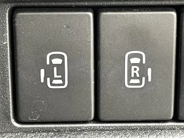 スズキ スペーシア ギア HYBRID XZ 岡山県 2022(令4)年 3.7万km ピュアホワイトP 純正8インチナビ(CN-RZ875)/【AM/FM/DVD/CD/BT/フルセグ】/デュアルレーダーブレーキサポート/レーンキープアシスト/全方位モニター/両側パワースライドドア/シートヒーター/スマートキー×２/社外ドライブレコーダー(前後)/純正フロアマット/純正アルミホイール/リアサンシェード/リアサーキュレーター/オートハイビーム/オートライト/ＬＥＤヘッドライト/ビルトインＥＴＣ/ステアリングスイッチ