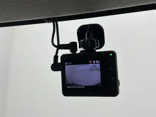 スズキ スペーシア ギア HYBRID XZ 岡山県 2022(令4)年 3.7万km ピュアホワイトP 純正8インチナビ(CN-RZ875)/【AM/FM/DVD/CD/BT/フルセグ】/デュアルレーダーブレーキサポート/レーンキープアシスト/全方位モニター/両側パワースライドドア/シートヒーター/スマートキー×２/社外ドライブレコーダー(前後)/純正フロアマット/純正アルミホイール/リアサンシェード/リアサーキュレーター/オートハイビーム/オートライト/ＬＥＤヘッドライト/ビルトインＥＴＣ/ステアリングスイッチ