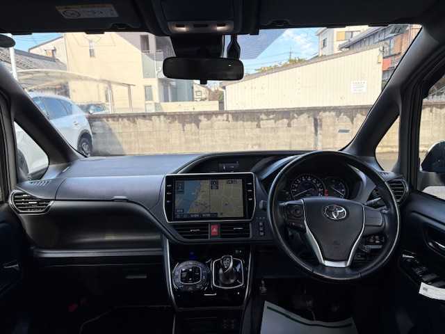 トヨタ ヴォクシー ハイブリッド ZS 煌Ⅲ 大阪府 2020(令2)年 5.8万km ブラック フリップダウンモニター/純正10型ナビ/バックカメラ/フルセグ/トヨタセーフティセンス/クリアランスソナー/シートヒーター/ハーフレザーシート/両側パワースライドドア/ビルトインETC/純正アルミホイール/LEDヘッドライト/スマートキー×2