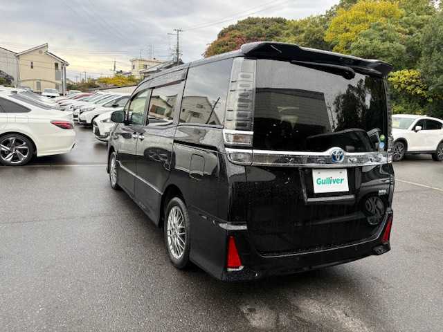 トヨタ ヴォクシー ハイブリッド ZS 煌Ⅲ 大阪府 2020(令2)年 5.8万km ブラック フリップダウンモニター/純正10型ナビ/バックカメラ/フルセグ/トヨタセーフティセンス/クリアランスソナー/シートヒーター/ハーフレザーシート/両側パワースライドドア/ビルトインETC/純正アルミホイール/LEDヘッドライト/スマートキー×2