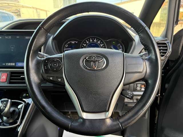 トヨタ ヴォクシー ハイブリッド ZS 煌Ⅲ 大阪府 2020(令2)年 5.8万km ブラック フリップダウンモニター/純正10型ナビ/バックカメラ/フルセグ/トヨタセーフティセンス/クリアランスソナー/シートヒーター/ハーフレザーシート/両側パワースライドドア/ビルトインETC/純正アルミホイール/LEDヘッドライト/スマートキー×2