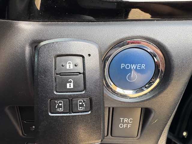 トヨタ ヴォクシー ハイブリッド ZS 煌Ⅲ 大阪府 2020(令2)年 5.8万km ブラック フリップダウンモニター/純正10型ナビ/バックカメラ/フルセグ/トヨタセーフティセンス/クリアランスソナー/シートヒーター/ハーフレザーシート/両側パワースライドドア/ビルトインETC/純正アルミホイール/LEDヘッドライト/スマートキー×2