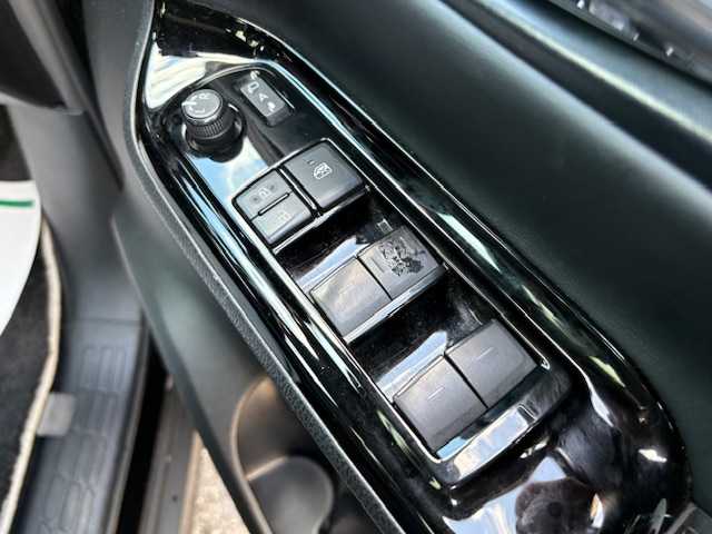 トヨタ ヴォクシー ハイブリッド ZS 煌Ⅲ 大阪府 2020(令2)年 5.8万km ブラック フリップダウンモニター/純正10型ナビ/バックカメラ/フルセグ/トヨタセーフティセンス/クリアランスソナー/シートヒーター/ハーフレザーシート/両側パワースライドドア/ビルトインETC/純正アルミホイール/LEDヘッドライト/スマートキー×2