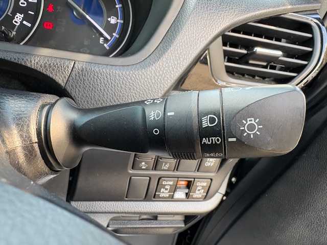 トヨタ ヴォクシー ハイブリッド ZS 煌Ⅲ 大阪府 2020(令2)年 5.8万km ブラック フリップダウンモニター/純正10型ナビ/バックカメラ/フルセグ/トヨタセーフティセンス/クリアランスソナー/シートヒーター/ハーフレザーシート/両側パワースライドドア/ビルトインETC/純正アルミホイール/LEDヘッドライト/スマートキー×2