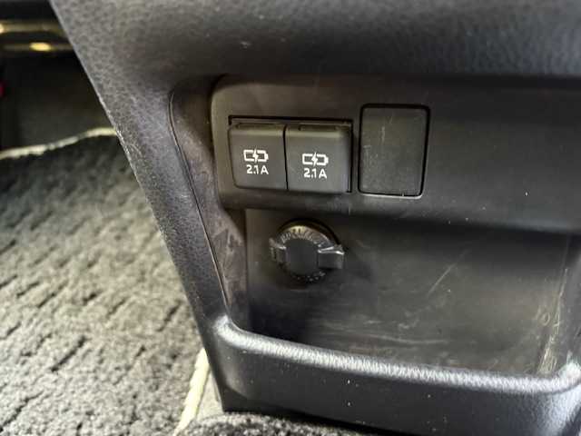 トヨタ ヴォクシー ハイブリッド ZS 煌Ⅲ 大阪府 2020(令2)年 5.8万km ブラック フリップダウンモニター/純正10型ナビ/バックカメラ/フルセグ/トヨタセーフティセンス/クリアランスソナー/シートヒーター/ハーフレザーシート/両側パワースライドドア/ビルトインETC/純正アルミホイール/LEDヘッドライト/スマートキー×2