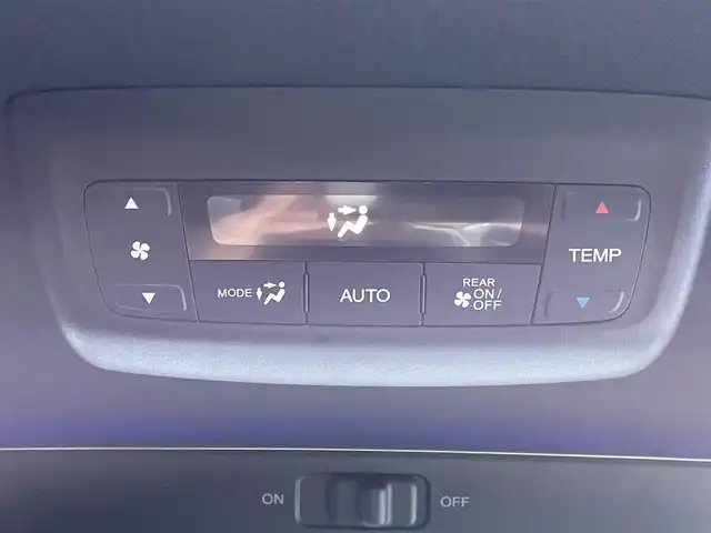 ホンダ ステップワゴン スパーダ eHEV 群馬県 2024(令6)年 1.6万km クリスタルブラックパール 純正SDナビ(LXM-247VFLI)/(CD/DVD/BT/MSU/HDMI/SD/USB)/フルセグ/ホンダセンシング/　・衝突軽減ブレーキ/　・踏み間違い衝突軽減システム/　・歩行者事故低減ステアリング/　・路外逸脱抑制機能/　・先行車発進お知らせ機能/　・標識認識機能/　・車線維持支援システム/クルーズコントロール/アラウンドビューモニター/ETC2.0/純正フリップダウンモニター/ブラインドスポットモニター/両側パワースライドドア/パーキングブレーキスイッチ/オートマチックブレーキホールド/電格ミラー/純正フロアマット/ドアバイザー/保証書/取扱説明書