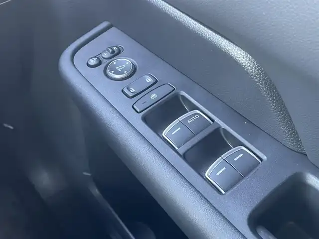 ホンダ ステップワゴン スパーダ eHEV 群馬県 2024(令6)年 1.6万km クリスタルブラックパール 純正SDナビ(LXM-247VFLI)/(CD/DVD/BT/MSU/HDMI/SD/USB)/フルセグ/ホンダセンシング/　・衝突軽減ブレーキ/　・踏み間違い衝突軽減システム/　・歩行者事故低減ステアリング/　・路外逸脱抑制機能/　・先行車発進お知らせ機能/　・標識認識機能/　・車線維持支援システム/クルーズコントロール/アラウンドビューモニター/ETC2.0/純正フリップダウンモニター/ブラインドスポットモニター/両側パワースライドドア/パーキングブレーキスイッチ/オートマチックブレーキホールド/電格ミラー/純正フロアマット/ドアバイザー/保証書/取扱説明書