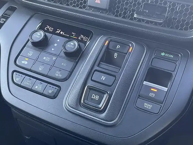 ホンダ ステップワゴン スパーダ eHEV 群馬県 2024(令6)年 1.6万km クリスタルブラックパール 純正SDナビ(LXM-247VFLI)/(CD/DVD/BT/MSU/HDMI/SD/USB)/フルセグ/ホンダセンシング/　・衝突軽減ブレーキ/　・踏み間違い衝突軽減システム/　・歩行者事故低減ステアリング/　・路外逸脱抑制機能/　・先行車発進お知らせ機能/　・標識認識機能/　・車線維持支援システム/クルーズコントロール/アラウンドビューモニター/ETC2.0/純正フリップダウンモニター/ブラインドスポットモニター/両側パワースライドドア/パーキングブレーキスイッチ/オートマチックブレーキホールド/電格ミラー/純正フロアマット/ドアバイザー/保証書/取扱説明書