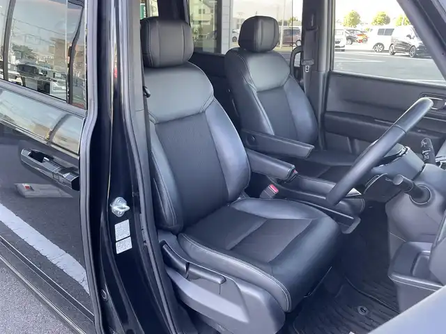 ホンダ ステップワゴン スパーダ eHEV 群馬県 2024(令6)年 1.6万km クリスタルブラックパール 純正SDナビ(LXM-247VFLI)/(CD/DVD/BT/MSU/HDMI/SD/USB)/フルセグ/ホンダセンシング/　・衝突軽減ブレーキ/　・踏み間違い衝突軽減システム/　・歩行者事故低減ステアリング/　・路外逸脱抑制機能/　・先行車発進お知らせ機能/　・標識認識機能/　・車線維持支援システム/クルーズコントロール/アラウンドビューモニター/ETC2.0/純正フリップダウンモニター/ブラインドスポットモニター/両側パワースライドドア/パーキングブレーキスイッチ/オートマチックブレーキホールド/電格ミラー/純正フロアマット/ドアバイザー/保証書/取扱説明書