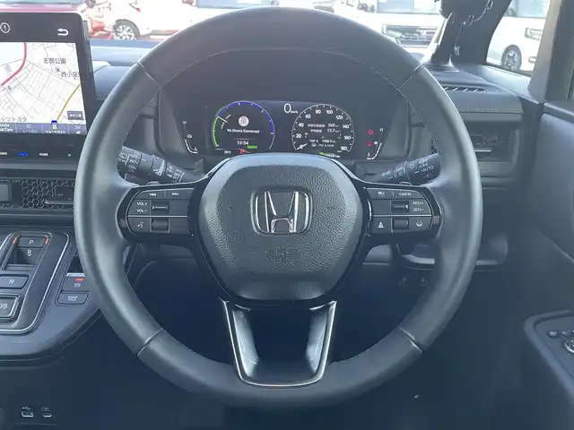 ホンダ ステップワゴン スパーダ eHEV 群馬県 2024(令6)年 1.6万km クリスタルブラックパール 純正SDナビ(LXM-247VFLI)/(CD/DVD/BT/MSU/HDMI/SD/USB)/フルセグ/ホンダセンシング/　・衝突軽減ブレーキ/　・踏み間違い衝突軽減システム/　・歩行者事故低減ステアリング/　・路外逸脱抑制機能/　・先行車発進お知らせ機能/　・標識認識機能/　・車線維持支援システム/クルーズコントロール/アラウンドビューモニター/ETC2.0/純正フリップダウンモニター/ブラインドスポットモニター/両側パワースライドドア/パーキングブレーキスイッチ/オートマチックブレーキホールド/電格ミラー/純正フロアマット/ドアバイザー/保証書/取扱説明書
