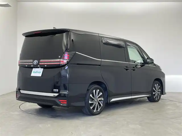 トヨタ ヴォクシー ハイブリッド S－Z 埼玉県 2025(令7)年 4万km グリッターブラックガラスフレーク 快適利便パッケージ　純正１０．５インチディスプレイオーディオ　バックカメラ　ビルトインＥＴＣ２．０　ＤＶＤ再生　三眼　レーダークルーズ　シートヒーター　ステアリングヒーター　ＨＤＭＩ　ＡＣ１００Ｖ