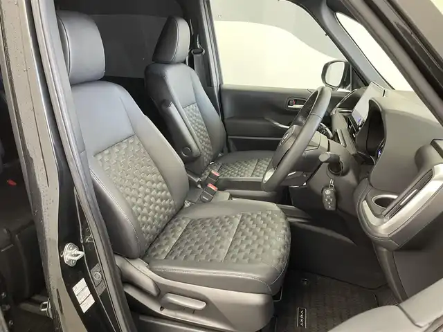 トヨタ ヴォクシー ハイブリッド S－Z 埼玉県 2025(令7)年 4万km グリッターブラックガラスフレーク 快適利便パッケージ　純正１０．５インチディスプレイオーディオ　バックカメラ　ビルトインＥＴＣ２．０　ＤＶＤ再生　三眼　レーダークルーズ　シートヒーター　ステアリングヒーター　ＨＤＭＩ　ＡＣ１００Ｖ