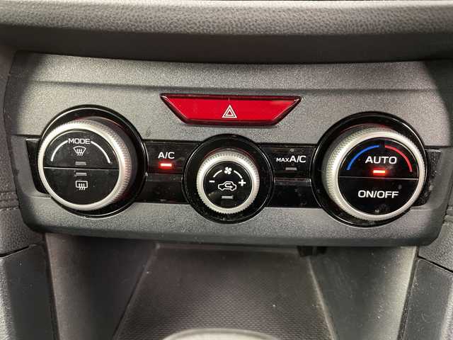 スバル インプレッサ Ｇ４ 1．6i－L アイサイト 道央・札幌 2019(令1)年 5.8万km ダークブルーパール ・4WD　/アイサイト/・プリクラッシュセーフティ/・社外ナビ　BT/SD/FM/AM/・バックカメラ/・レーダークルーズコントロール/・コーナーセンサー/・パドルシフト/・ビルトインETC/・スマートキー×2/・純正フロアマット/・オートライト/・横滑り防止装置/・ABS/・保証書/取説