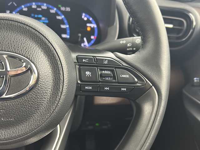 トヨタ ヤリスクロス ハイブリッド Z 宮城県 2021(令3)年 1.5万km ブラックマイカ/ベージュ 2トーン 禁煙車/トヨタセーフティーセンス/・レーントレーシングアシスト/・レーダークルーズコントロール/・ロードサインアシスト/・オートマチックハイビーム/・パーキングサポートブレーキ（ＰＫＳＢ）/・プリクラッシュセーフティ/パノラミックビューモニター/純正8インチTコネクトナビ/・BT/USB/AM/FM/ビルトインETC/前後ドライブレコーダー/前席シートヒーター/運転席パワーシート/ハーフレザーシート/ステアリングヒーター/革巻きステアリング/ステアリングスイッチ/スマートキー×2/プッシュスタート/LEDヘッドライト/LEDフォグランプ/純正18インチアルミホイール/純正フロアマット/前後コーナーセンサー/横滑り防止装置